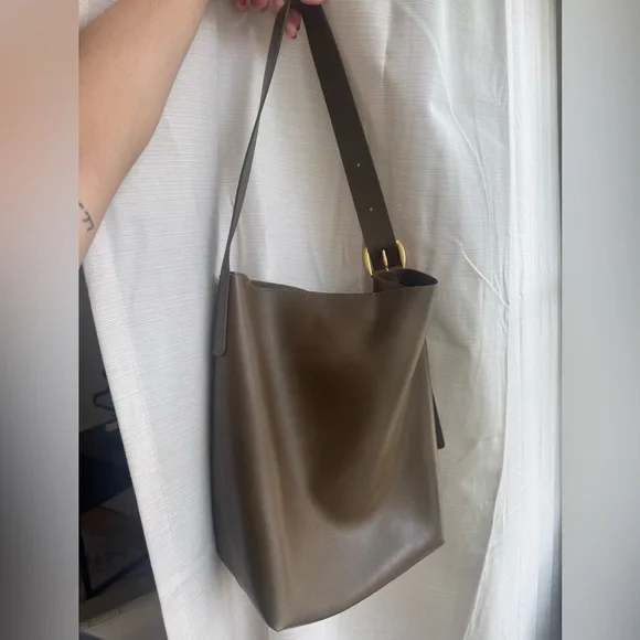 Madewell Burnt Olive Essential Leather Bucket Tote - Picture 3 of 7